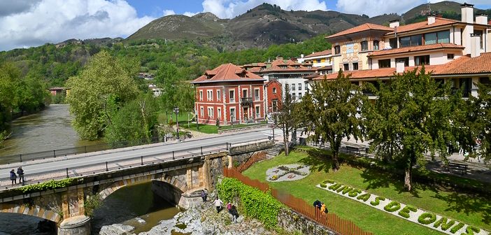 Astúrias: Cangas de Onís, Picos da Europa e Covadonga